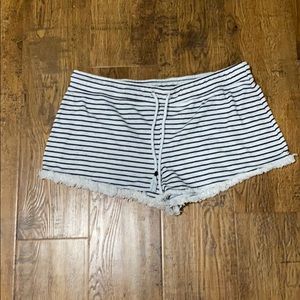 XL White and black shorts